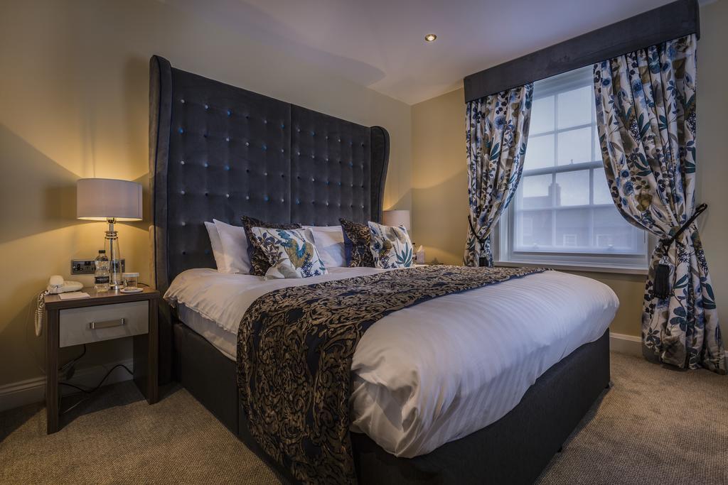 Hotel The Golden Fleece 4*