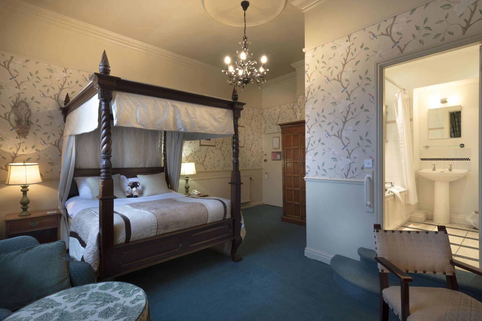 The Golden Fleece Hotel 4*